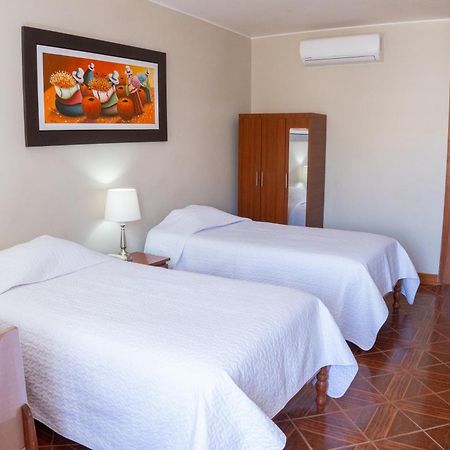 Hotel Curasi Ика Екстериор снимка