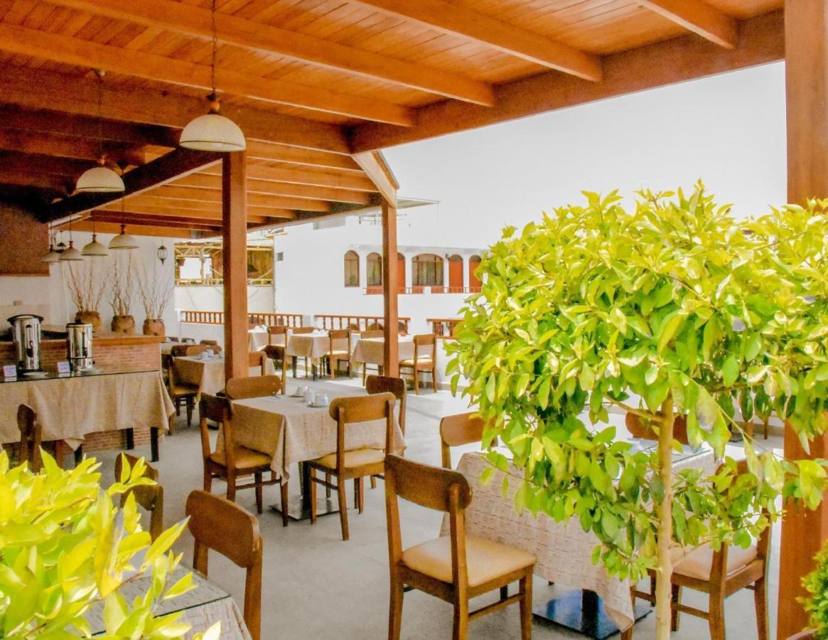 Hotel Curasi Ика Екстериор снимка