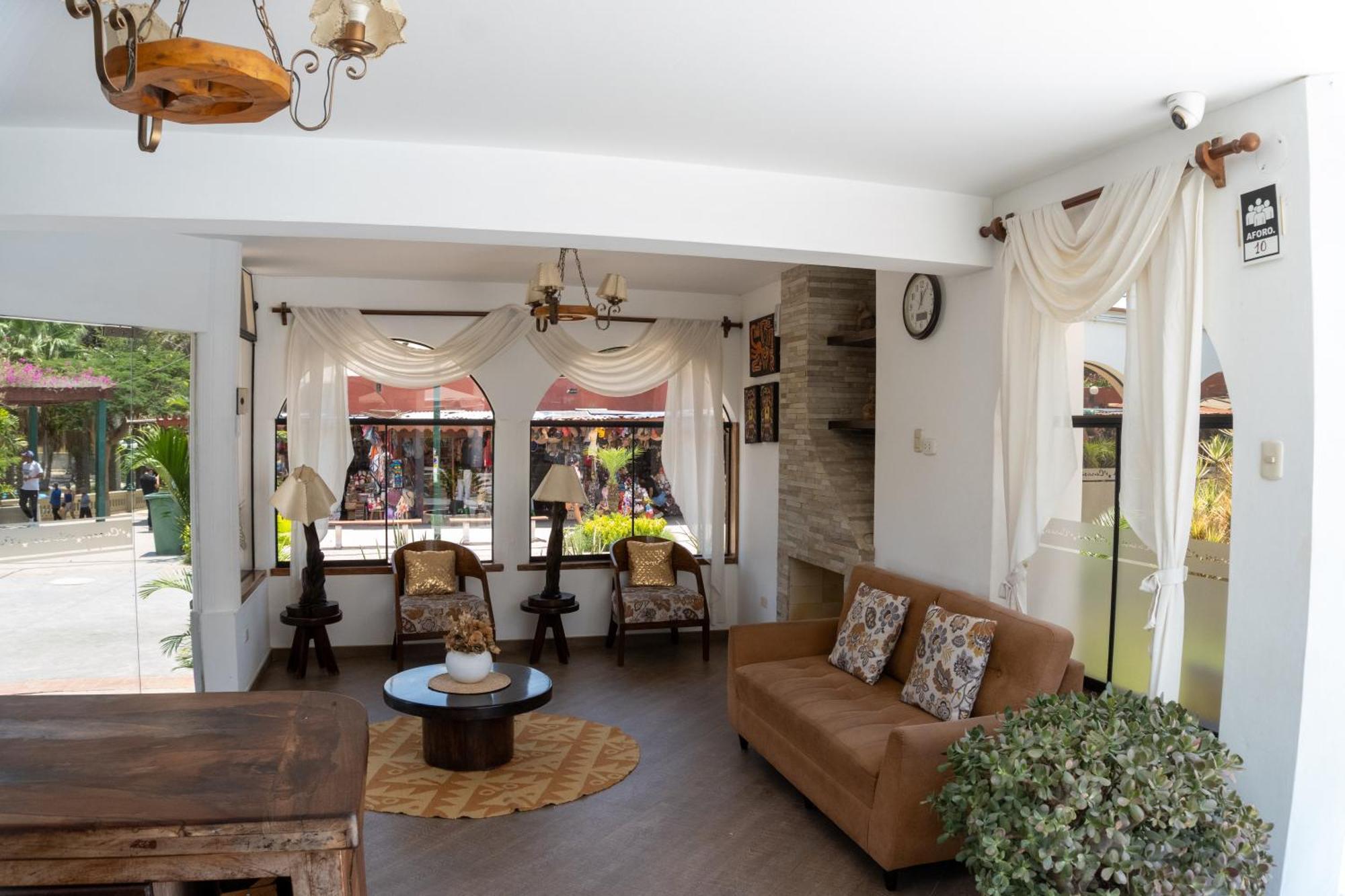 Hotel Curasi Ика Екстериор снимка