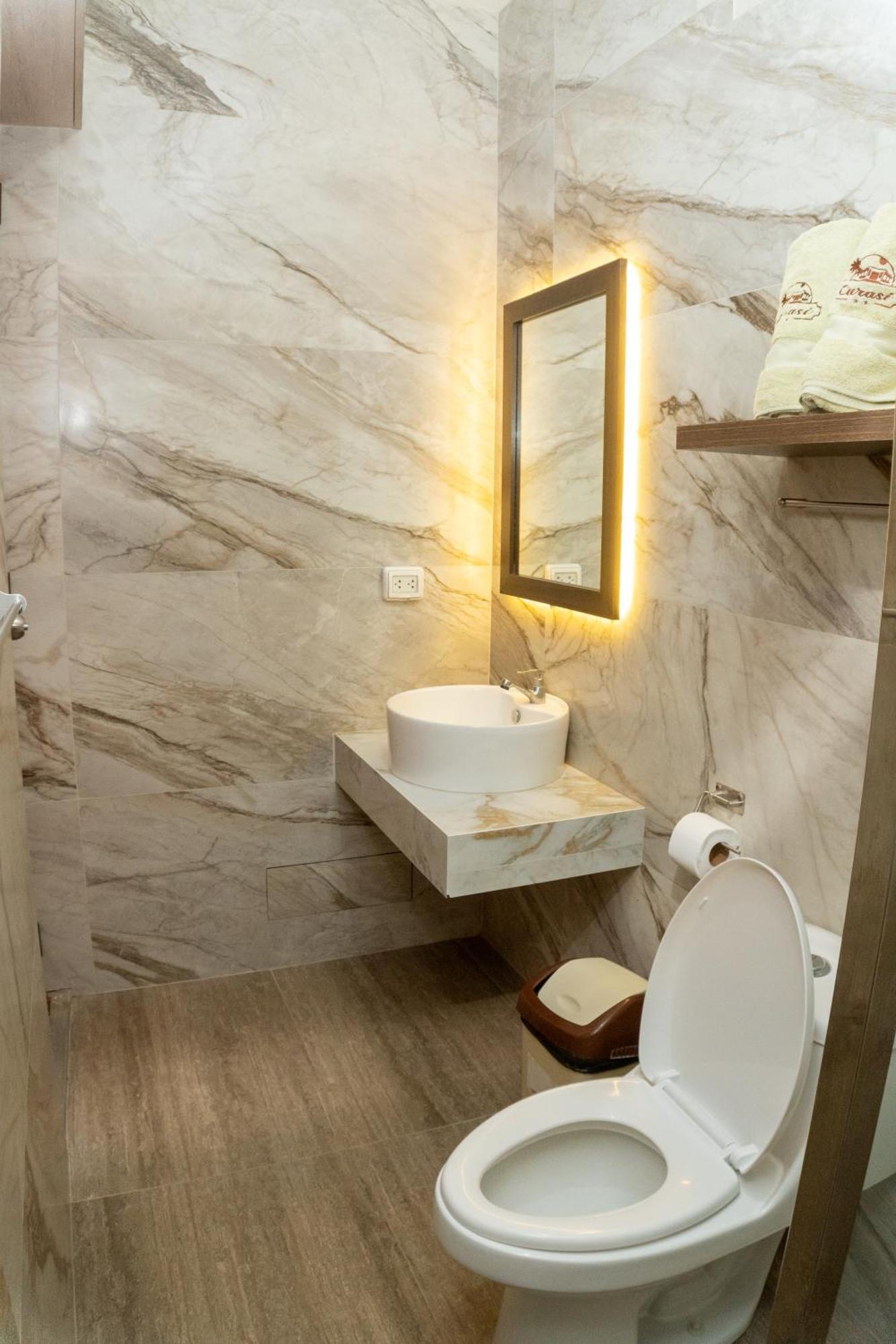 Hotel Curasi Ика Екстериор снимка
