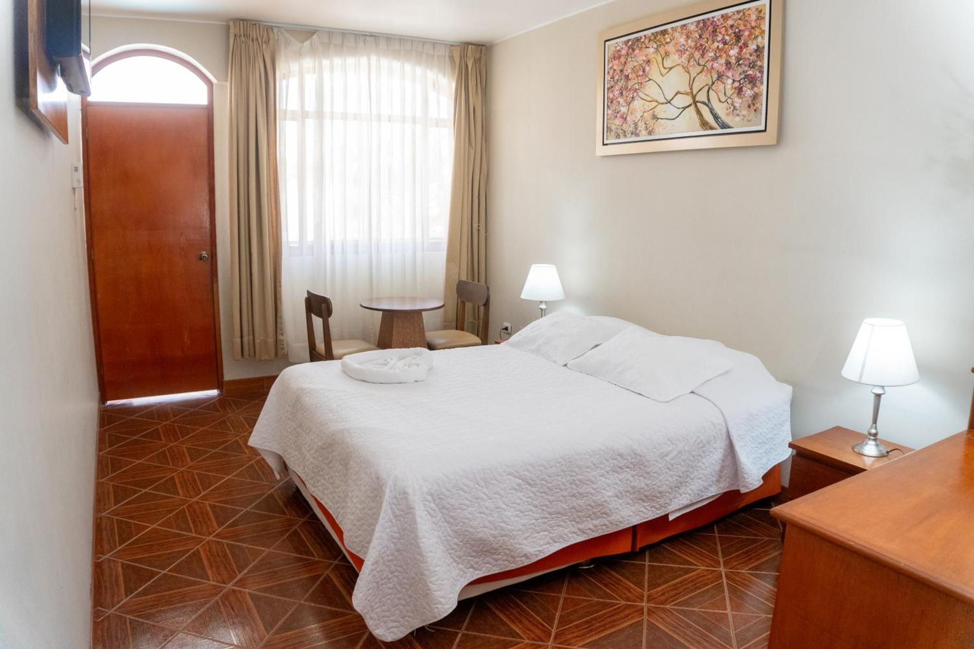 Hotel Curasi Ика Екстериор снимка
