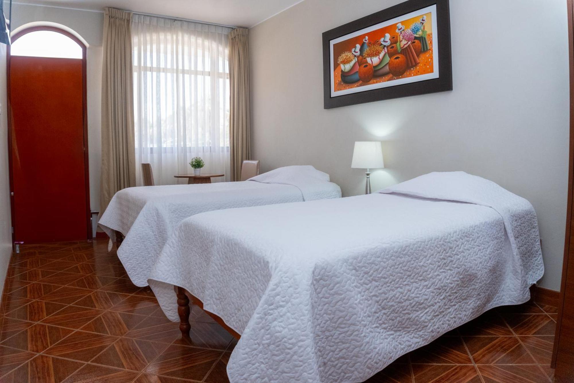 Hotel Curasi Ика Екстериор снимка