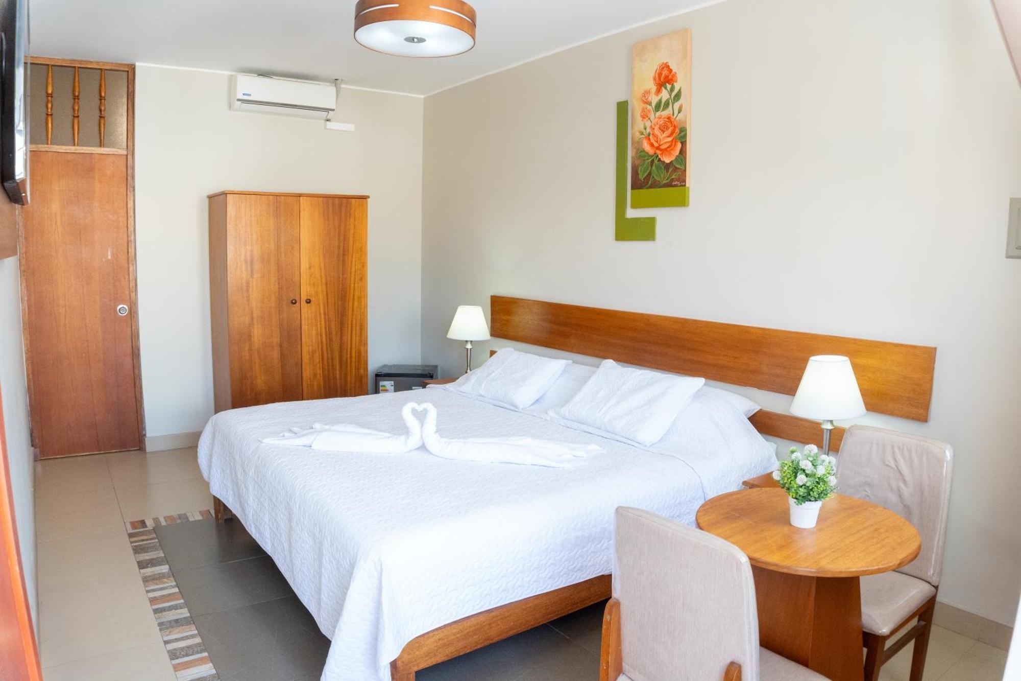 Hotel Curasi Ика Екстериор снимка