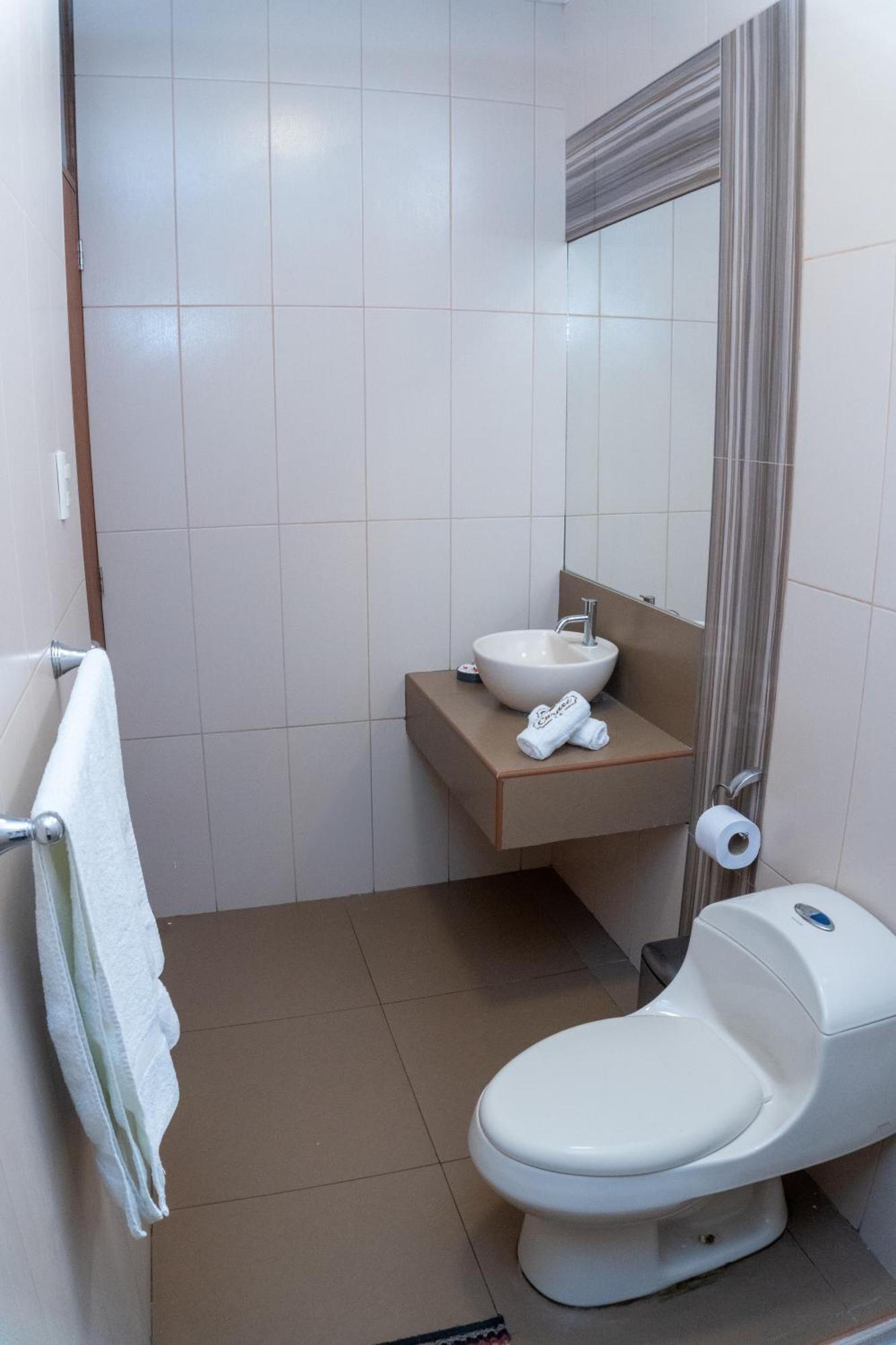 Hotel Curasi Ика Екстериор снимка