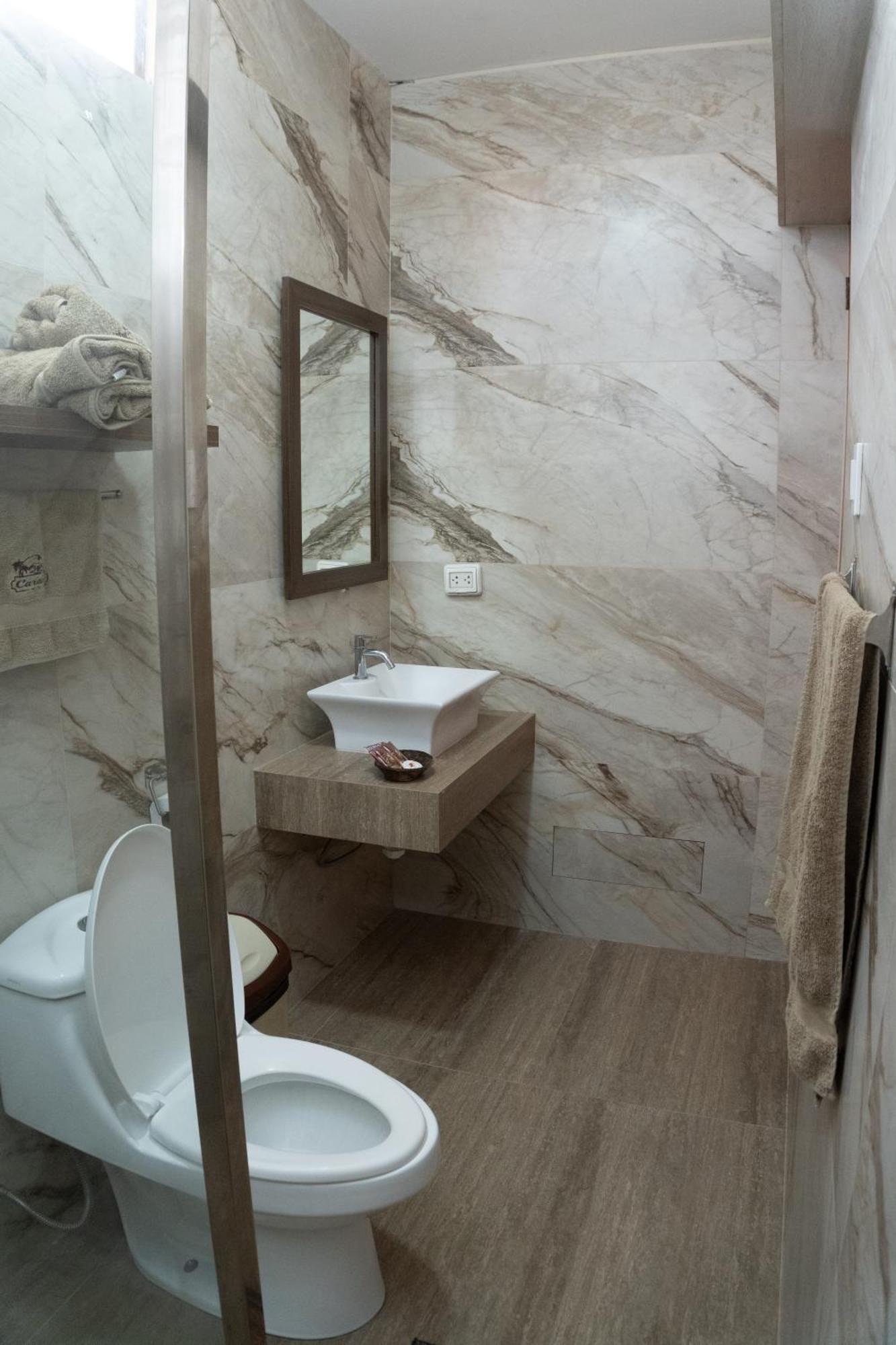 Hotel Curasi Ика Екстериор снимка