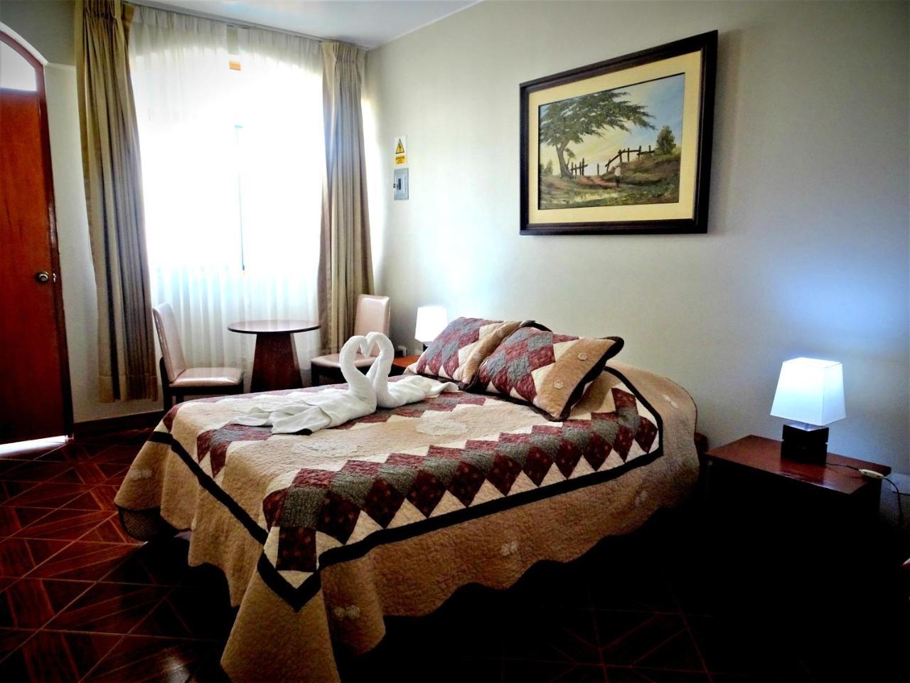 Hotel Curasi Ика Екстериор снимка